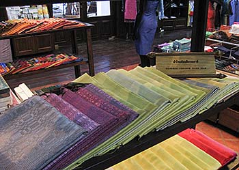 'Thai Silk in Rashnee Silk Village' by Asienreisender